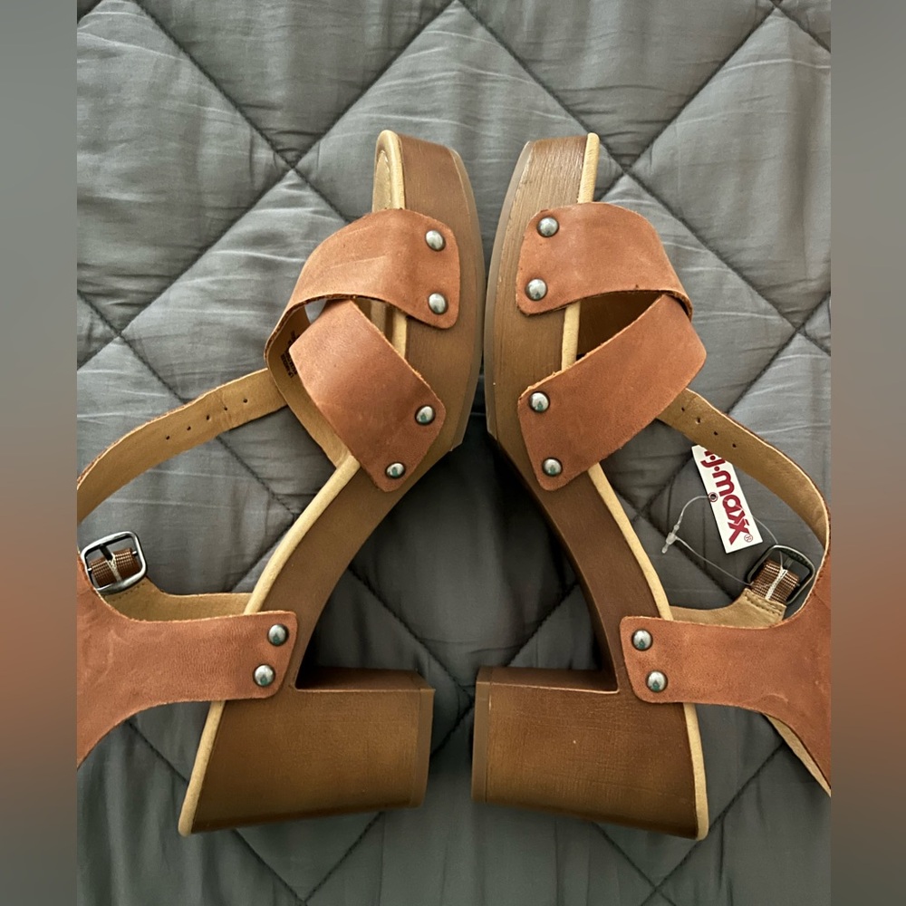 Lucky Brand Leather Cognac Sandals - Picture 2 of 5